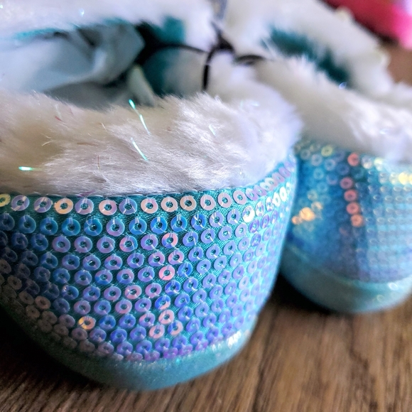 Disney Frozen Anna and Elsa girls slippers - Picture 5 of 8